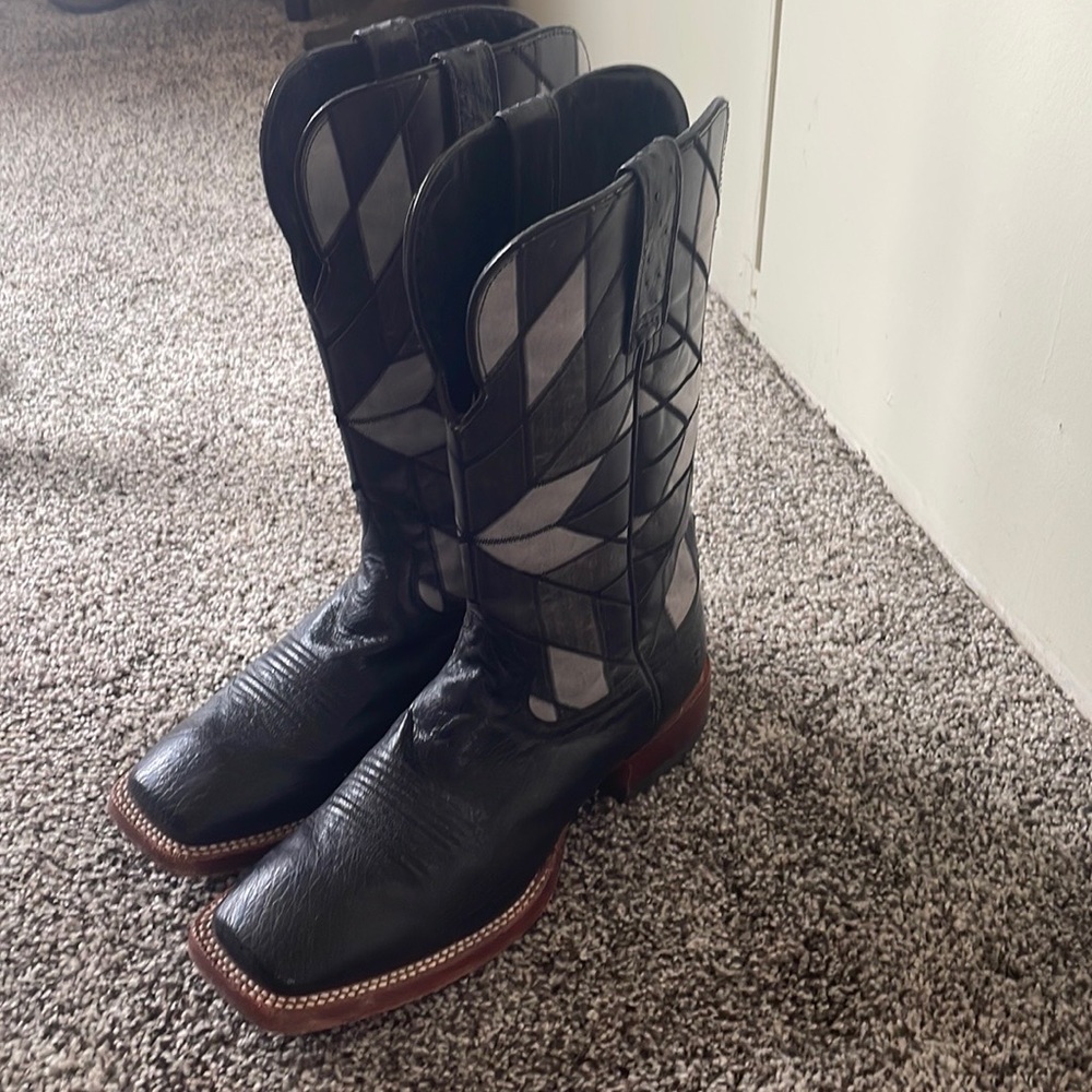 Mens size 9 D Ariat Relentless Cowboy Boots